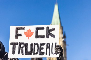 Coronavirus yasalarını protesto ederken imzala