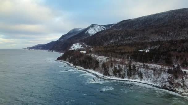 Sainte Anne des Monts kustlinje med drönare — Stockvideo