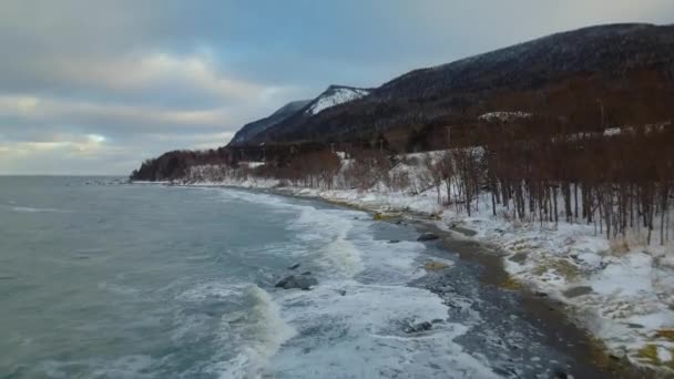 Sainte Anne des Monts kustlinje med drönare — Stockvideo