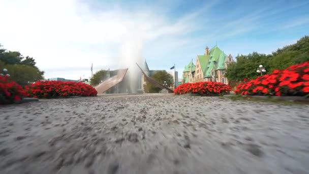 Ground Level View Walking Eclatement Bursting Water Fortune Sculpture Jean — стоковое видео