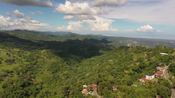 Panoramic Aerial Footage Rolling Green Hills Mountains Small Town Rural — Vídeo de stock