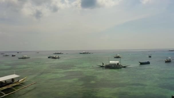Panning Drone Footage Ocean Philippines Many Traditional Bangka Outrigger Boats — Vídeo de stock
