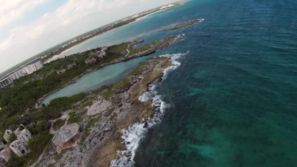 Luftaufnahme Einer Wunderschönen Türkisblauen Küstenlagune Quintana Roo Mexiko Als Wellen — Stockvideo
