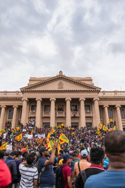 COLOMBO, SRI LANKA: 9th July 2022: Crowd of people unite by the Colonial facade of Presidential Secretariat building during cost of living protest.
