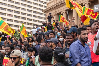 COLOMBO, SRI LANKA: 9th July 2022: Many people unite on the steps of the Presidential Secretariat HQ with national flags during mass economic protest.