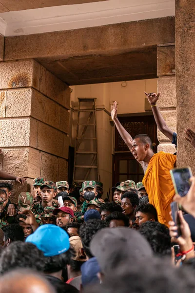 Colombo Sri Lanka 9Th July 2022 Buddhist Monk Saffron Robe Stok Gambar Bebas Royalti