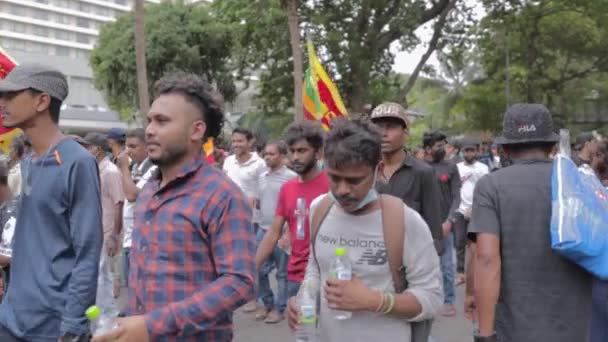 Colombo Sri Lanka Июля 2022 Массовое Движение Людей Возле Улицы — стоковое видео