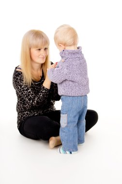 Anne, onun küçük bebek tatlı şeker vermek