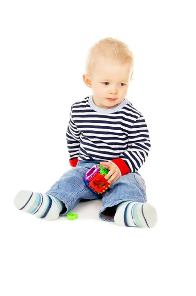 Un niño jugando con un juguete — Foto de Stock