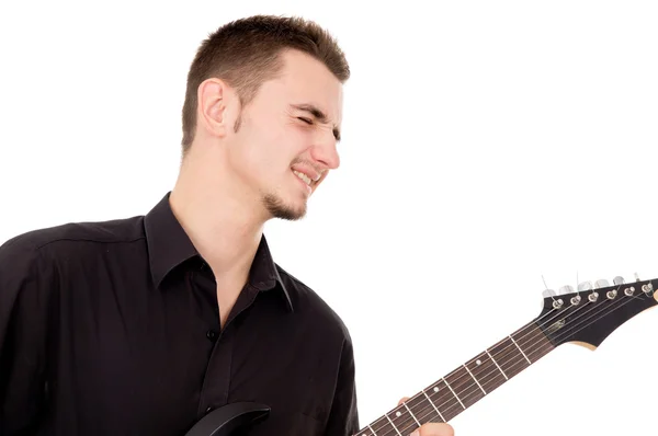 Όμορφο άνθρωπος, προσεκτικά παίζει ηλεκτρική κιθάρα — Φωτογραφία Αρχείου