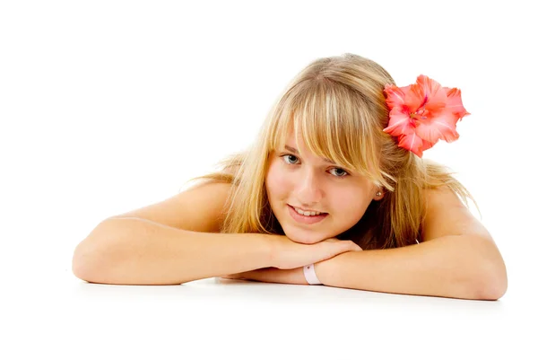 A beautiful girl with a beautiful flower, was plaited in her hai — Stock Photo, Image