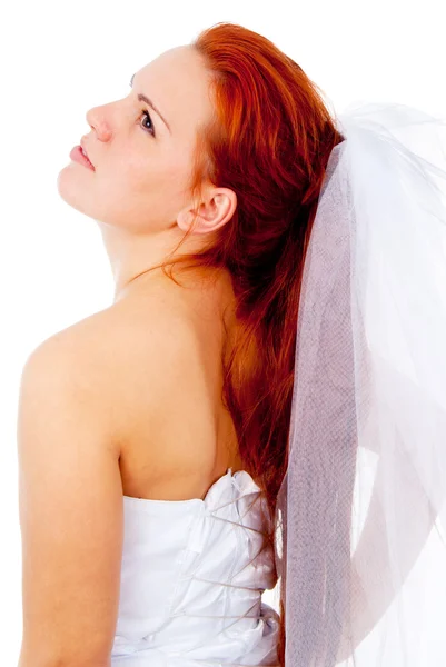 De roodharige bruid kijkt naar de kant — Stockfoto