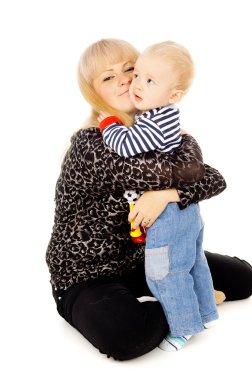 mutlu anne sarılma bebek