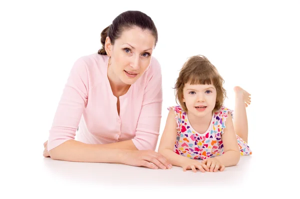 Mam leugens is met een kleine mooie kind — Stockfoto