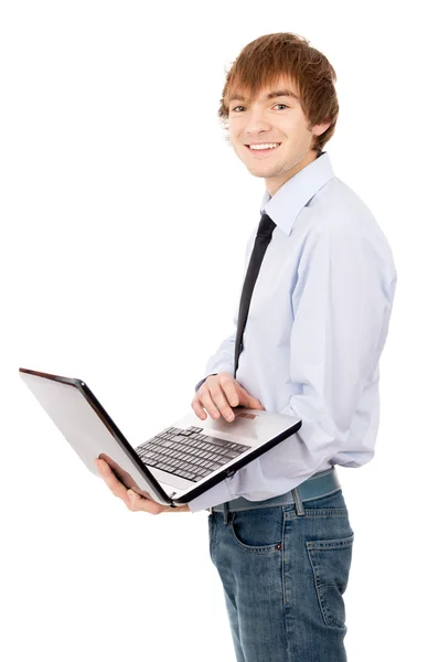 Cara correndo em um laptop, vestido com uma camisa e gravata — Fotografia de Stock