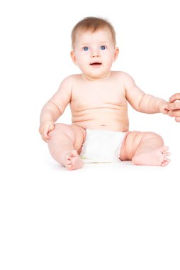 mutlu çıplak bebek bezi içinde oturma