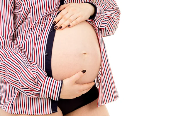 Barriga grávida menina em uma camisa macro — Fotografia de Stock