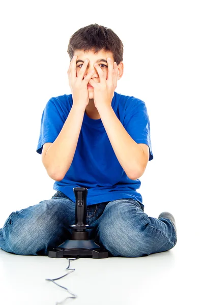 Menino jogando um joystick de videogame — Fotografia de Stock