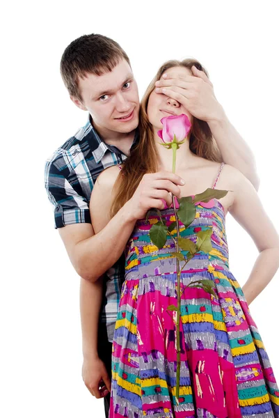 Щасливий хлопець дає дівчині троянду — стокове фото