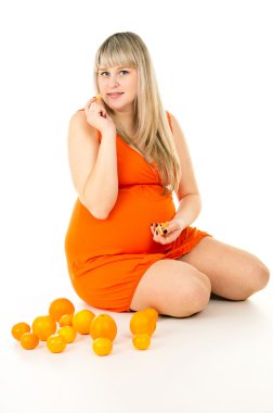 hamile kadın portakal yeme