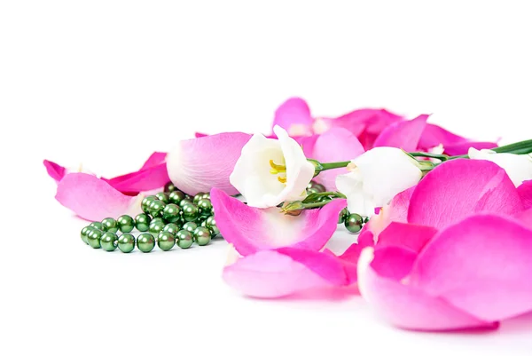 Rose petals and beads with flowers — Stock Photo, Image