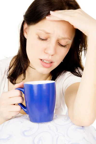 The girl sitting on the bed and a very sore head — Stock Photo, Image