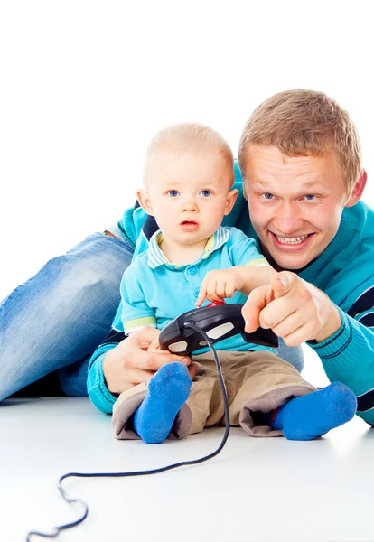 Padre joven jugando con el bebé en el joystick — Foto de Stock