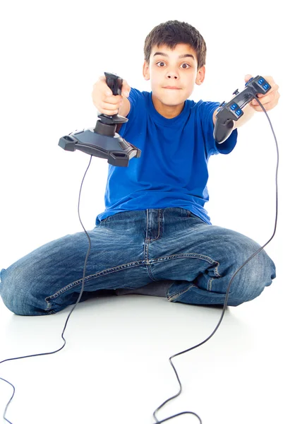 Мальчик с двумя джойстиками — стоковое фото