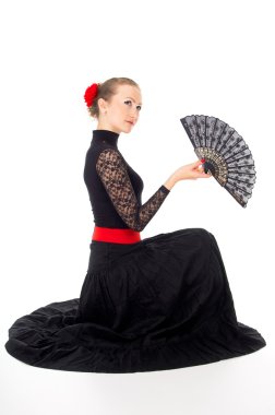 carmen oturan elbiseli kız