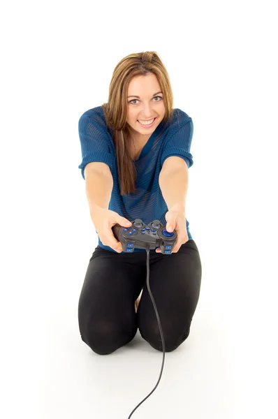 Счастливая девушка играет в видеоигру — стоковое фото