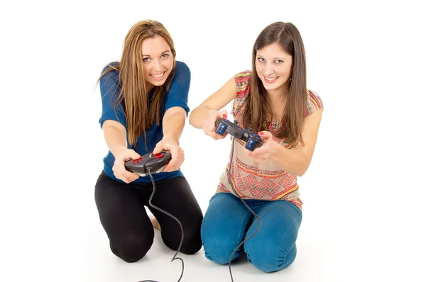 Две девочки играют в видеоигры — стоковое фото