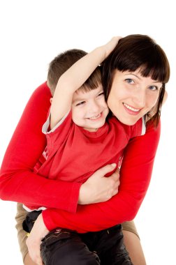 küçük bir çocuk ile sarılma anne