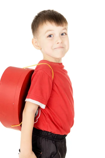 Ett litet barn är med en ryggsäck i form av hjärta — Stockfoto