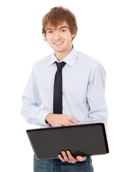 Bonito cara correndo em um laptop, vestido com uma camisa e gravata — Fotografia de Stock