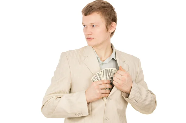 Guy zet het geld in zijn zak en kijkt rond — Stockfoto