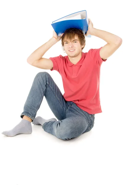 Bursche Student sitzt und hat genug vom Lesen der Dokumente — Stockfoto