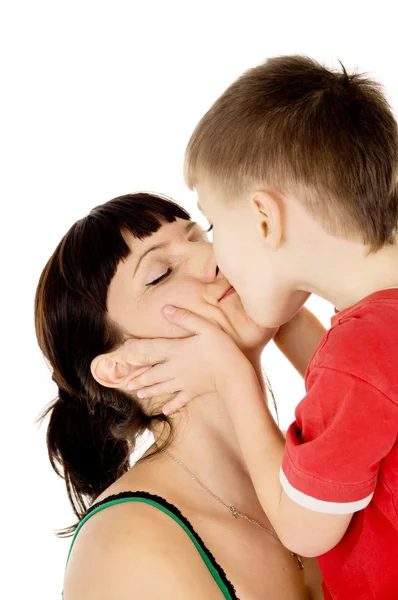 Heureux enfant embrasser sa mère — Photo