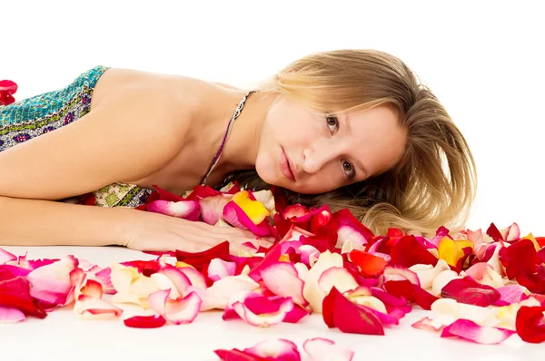 Girl lying in rose petals — Stock Photo, Image