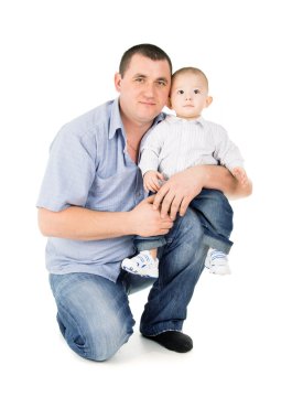 Yetişkin bir baba küçük oğlunu hugs