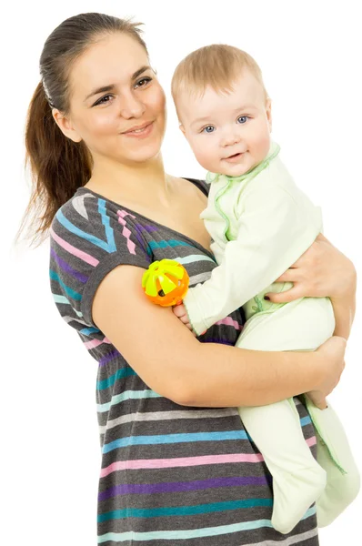 Een gelukkige moeder houden de handen van zijn baby — Stockfoto