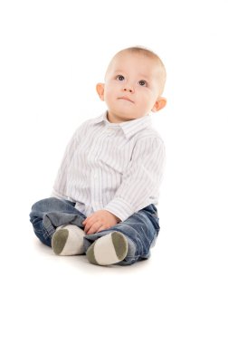 Bebek, sadece katta oturuyor