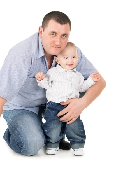 Otec objímá malého syna — Stock fotografie