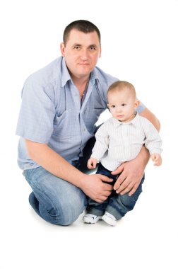 mutlu baba küçük oğlunu hugs