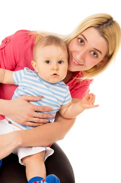 Uma mãe feliz segurando um bebê — Fotografia de Stock