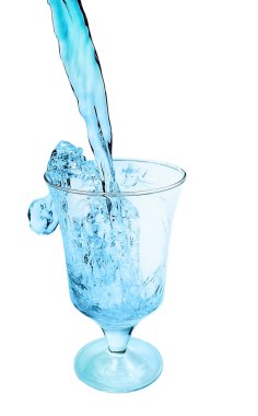 bir bardak temiz su döktü