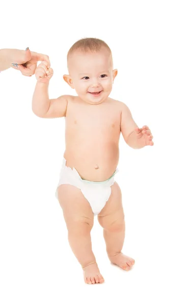 Padre ayudar a un niño a hacer los primeros pasos —  Fotos de Stock