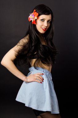 Slim esmer kız