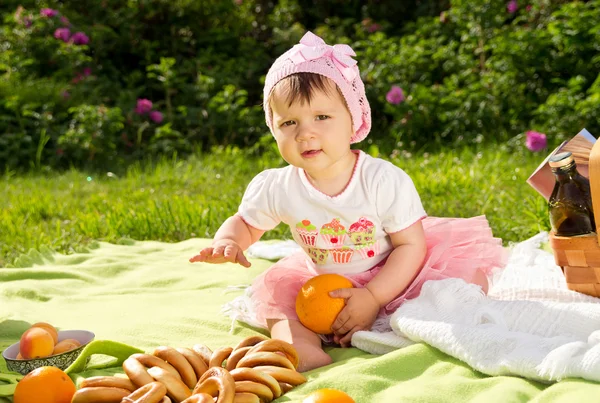 Little girl sits outdoors — Stock Photo, Image