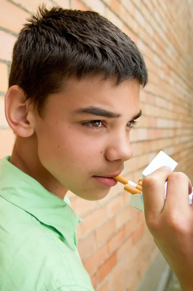 Retrato de cara fumando — Fotografia de Stock