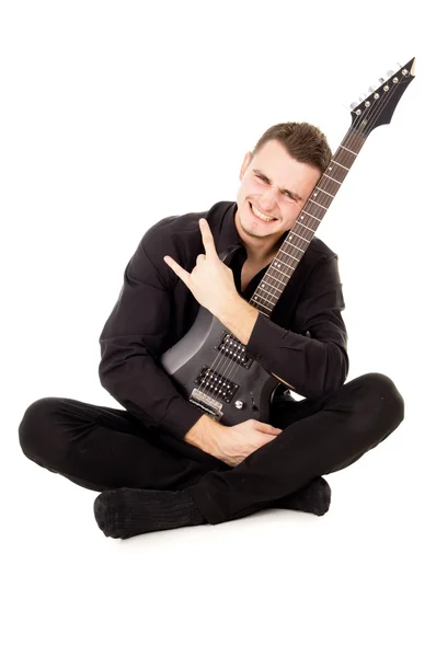 Chlapík sedí a hraje na elektrickou kytaru — Stock fotografie